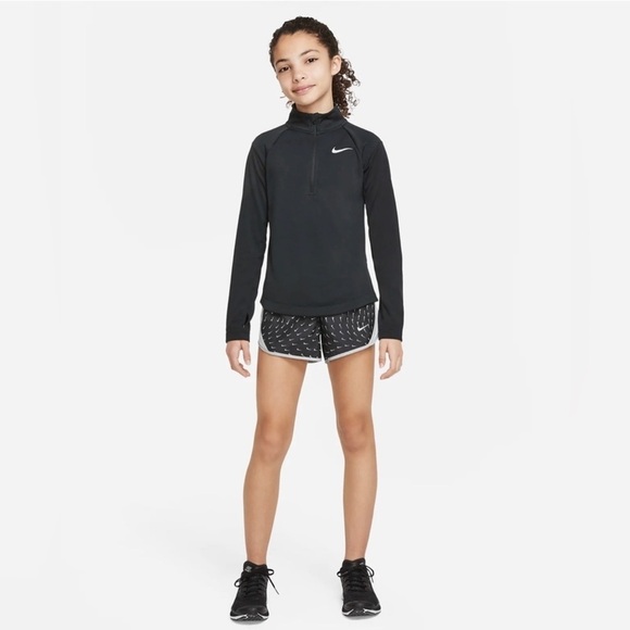 *NEW* - NWT - Nike DRI-FIT Girl Shorts - Size 6X (Ages 6-7) - Picture 2 of 3